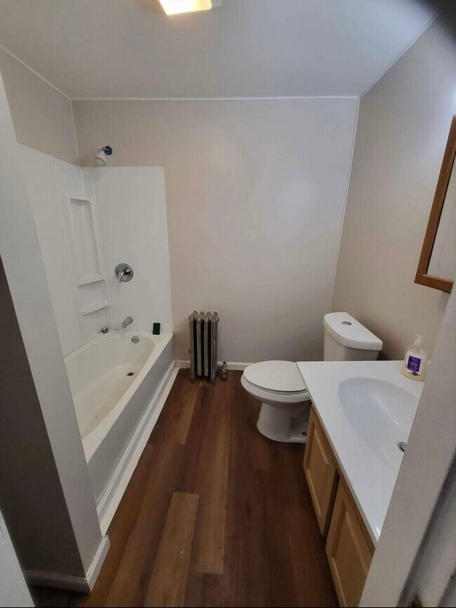 Building Photo - 22 Tyler St