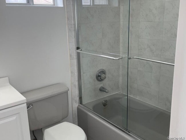 Building Photo - 715 E Walnut St