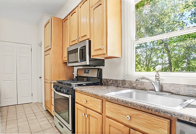 Kitchen with granite counters - 3B Ludlow Rd