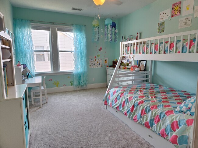 Building Photo - 5855 Vlg Rdg Wy