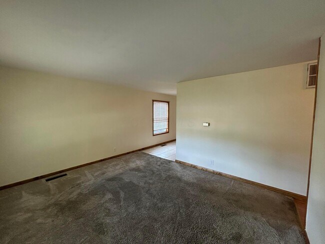 Building Photo - 115 Phelps Rd