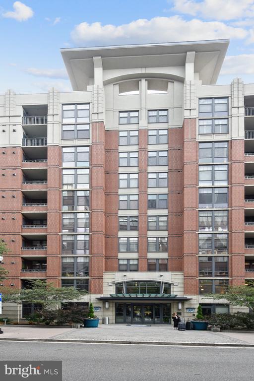 Building Photo - 1021 N Garfield St
