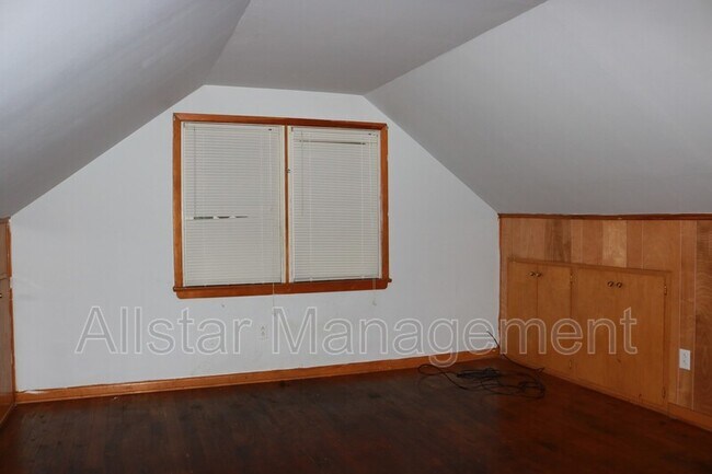 Building Photo - 740 E 254th St