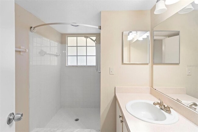 Building Photo - 2051 Royal Bay Blvd