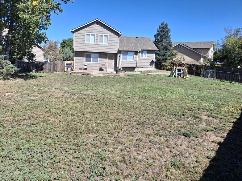 Large Back yard - 2431 Cherry Cir