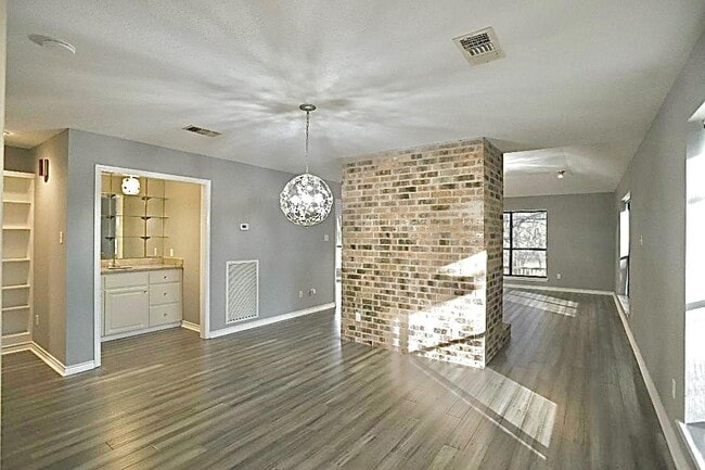 Building Photo - 16 Golf Vw Mnr