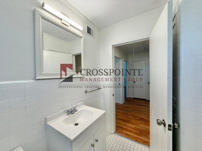 Building Photo - Charming 3 Bedroom, 2 Bathroom Home!