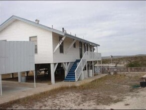 Building Photo - 108 Canyon Dr