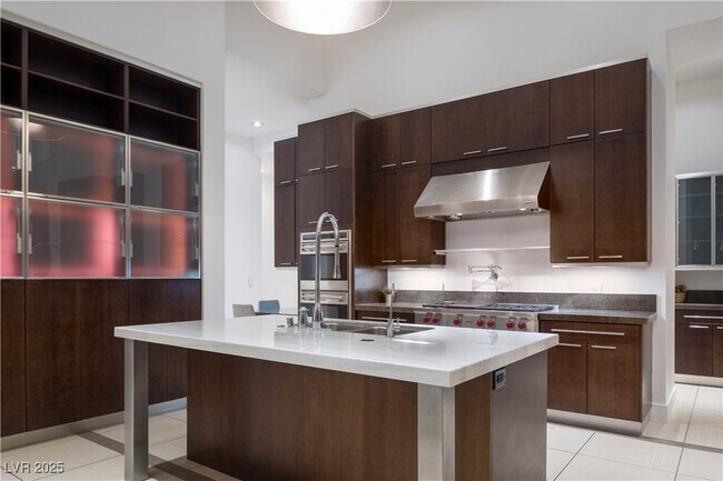 Building Photo - 1501 Foothills Village Dr