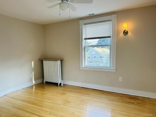 Building Photo - 22 Cozzens Ave