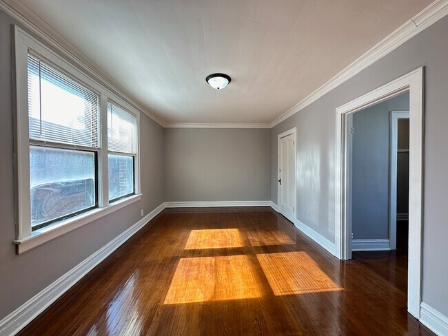 Building Photo - 3123 N Hamlin Ave