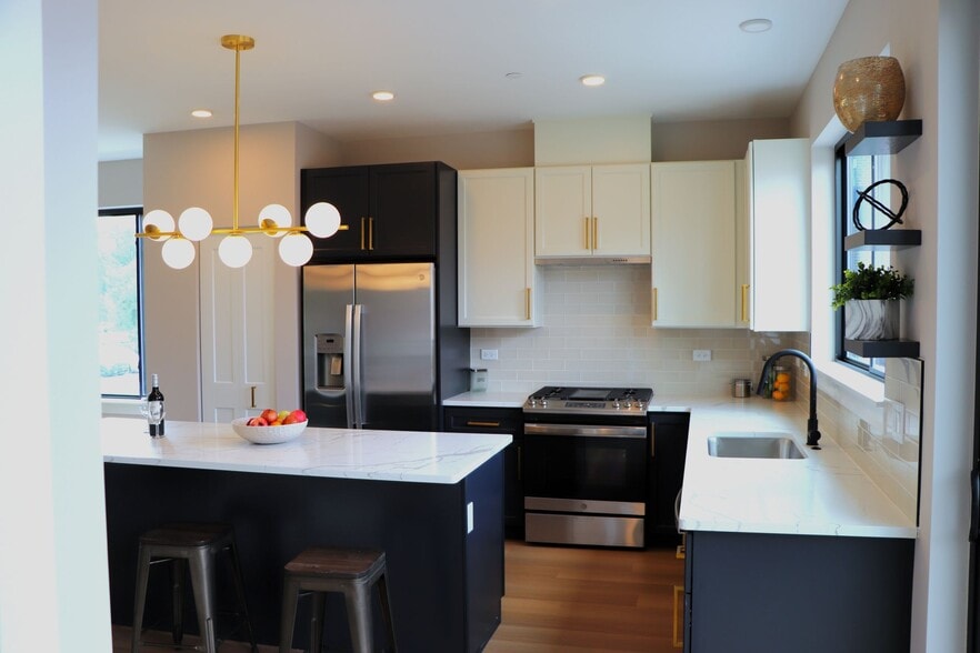 Building Photo - Lions Park Row