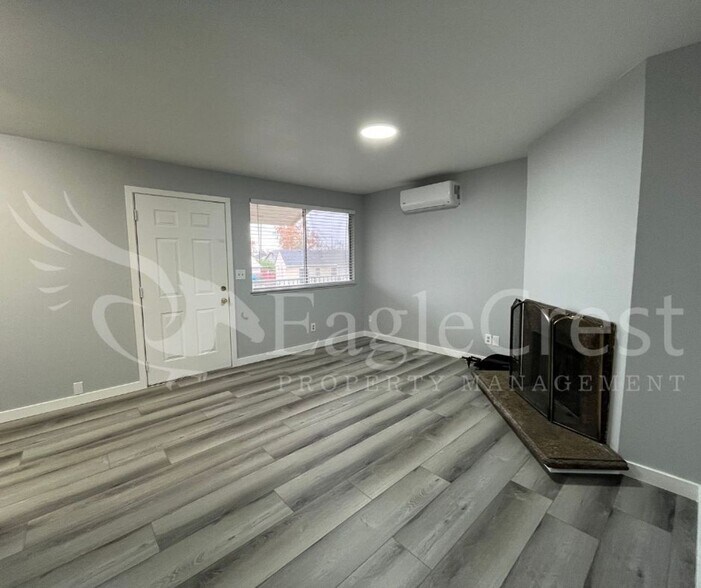 Building Photo - 17/19 S. Roosevelt