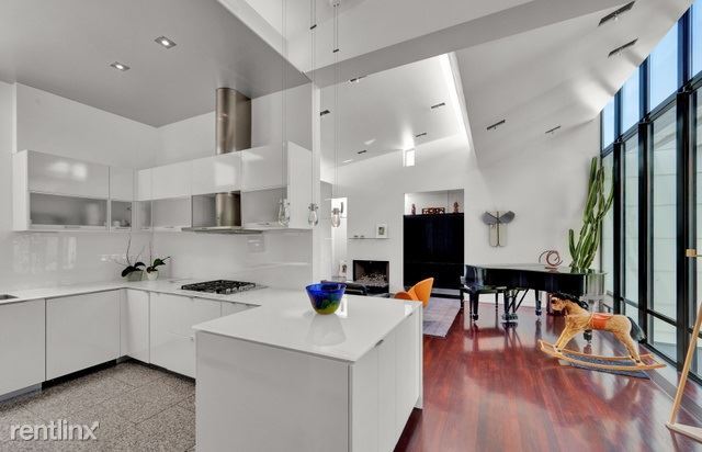 Building Photo - 1 br, 1 bath Condo - 1395 E Michigan Ave