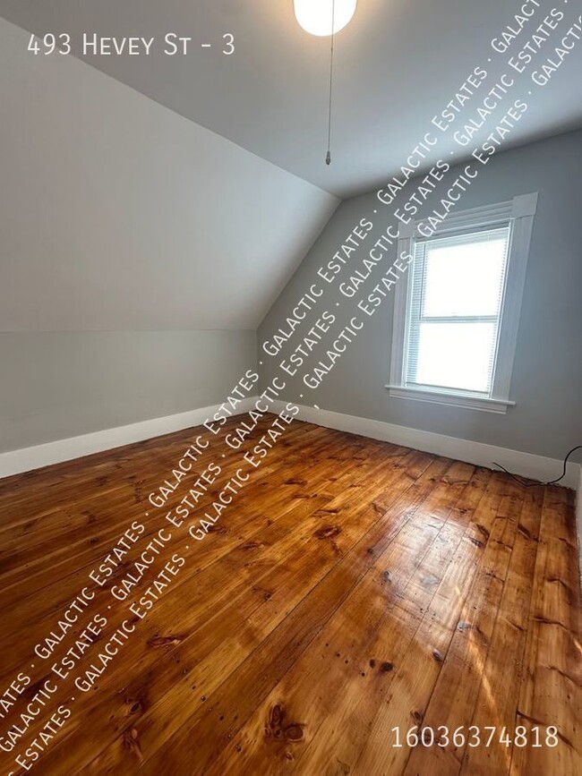 Building Photo - 493 Hevey St