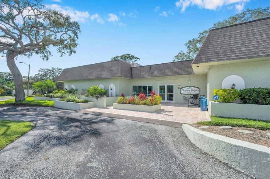 Clubhouse - 1250 S Pinellas Ave
