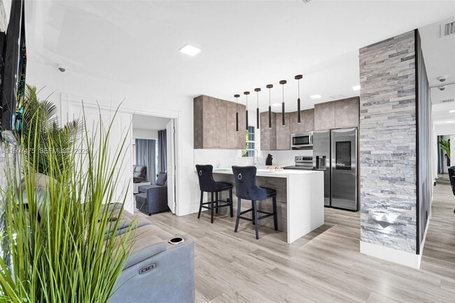 Building Photo - 1420 S 24th Terrace