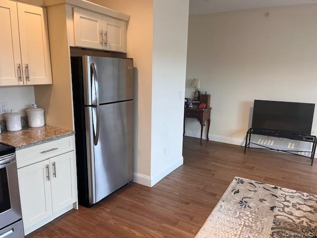 Building Photo - 333 W Montauk Hwy