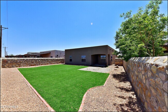 Building Photo - 3741 Loma Adriana
