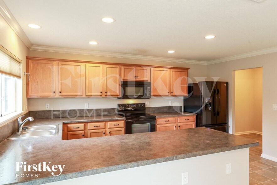 Building Photo - 208 Straw Pond Way