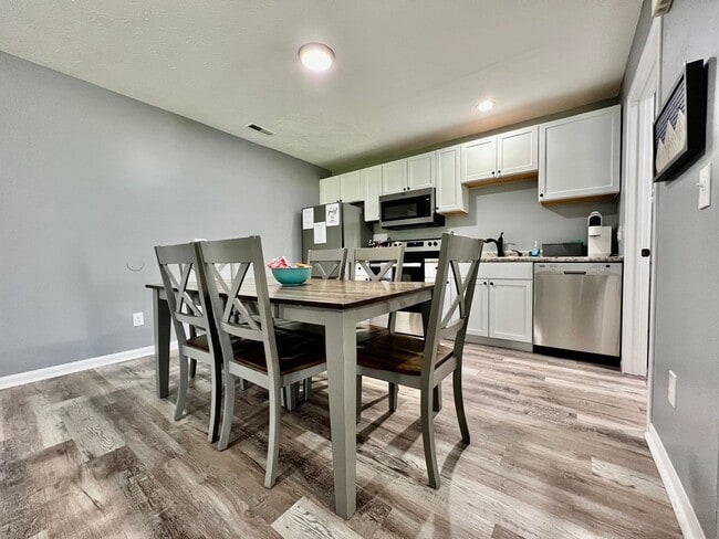 Building Photo - 3 bedroom home w/ privately fenced yard + hot tub.