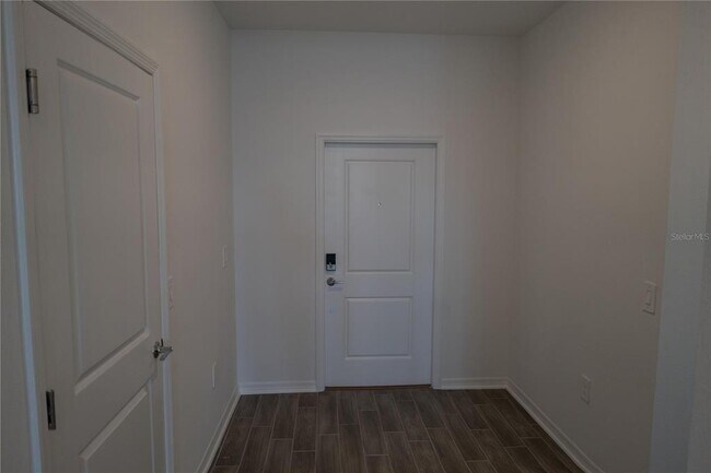 Building Photo - 643 Grove St