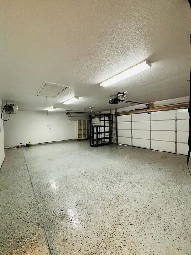 Building Photo - 505 Almond Tree Ln