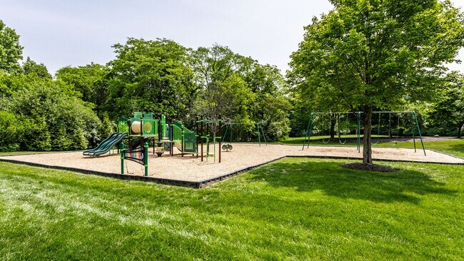 Building Photo - Spacious 5-Bed Home with In-Law Suite, Fin...