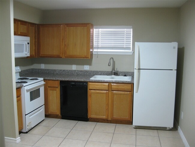 Building Photo - 3010 Oakdale St