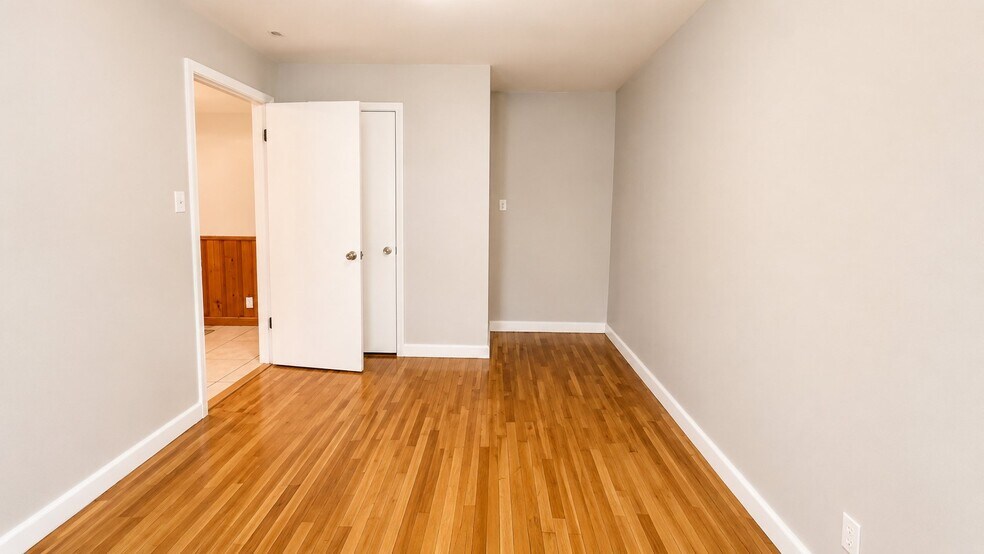 Building Photo - 1116 Parkway Dr