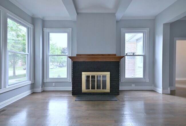 Building Photo - 6424 Sinclair Ave