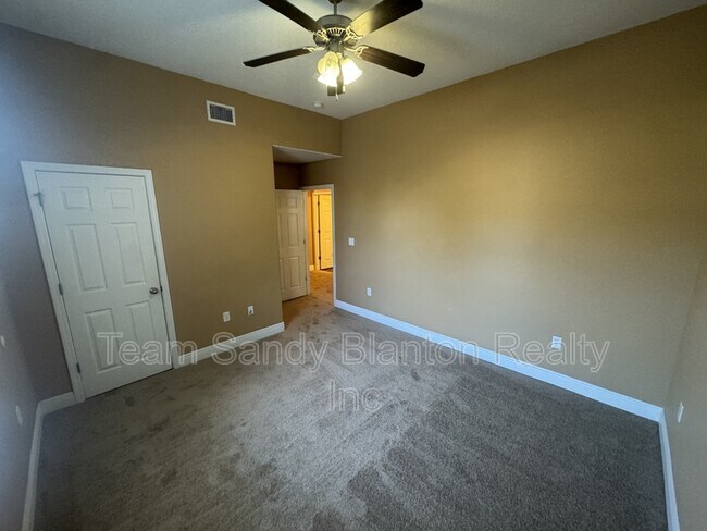 Building Photo - 7071 Lake Joanne Dr