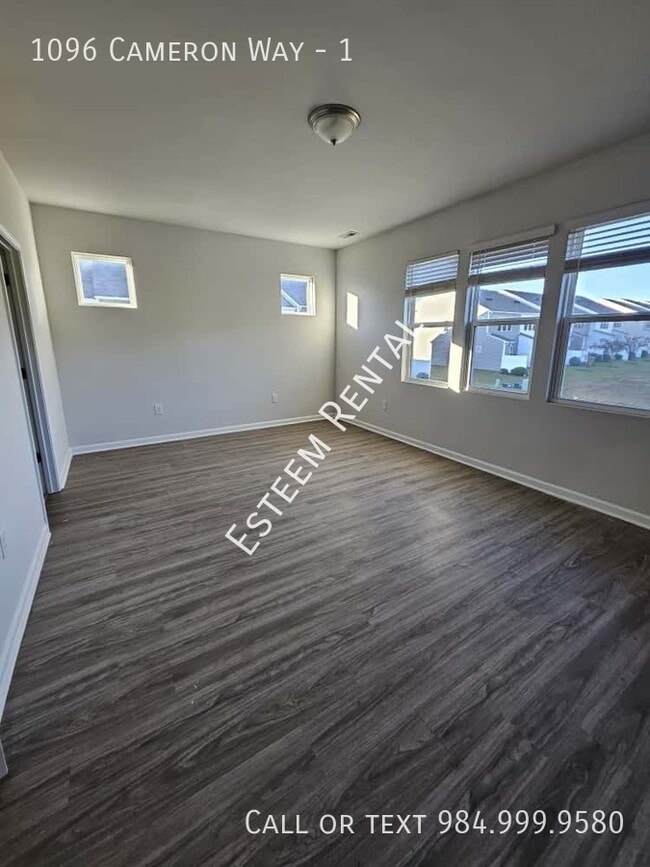 Building Photo - 1096 Cameron Wy