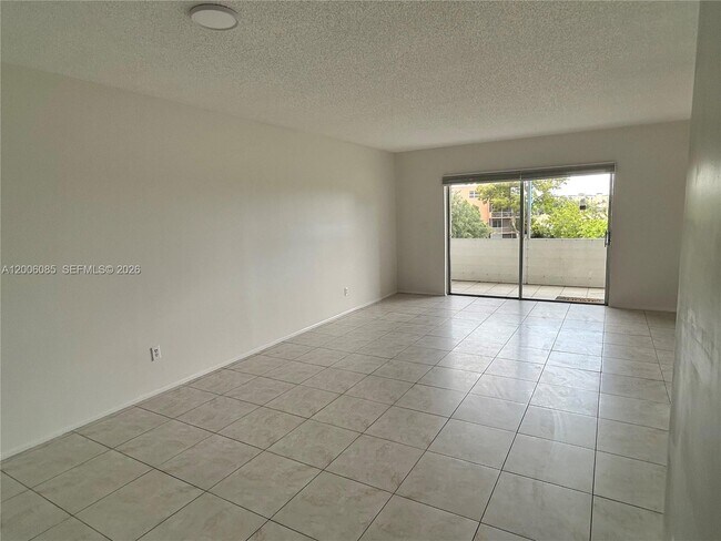 Building Photo - 3000 Sunrise Lakes Dr W