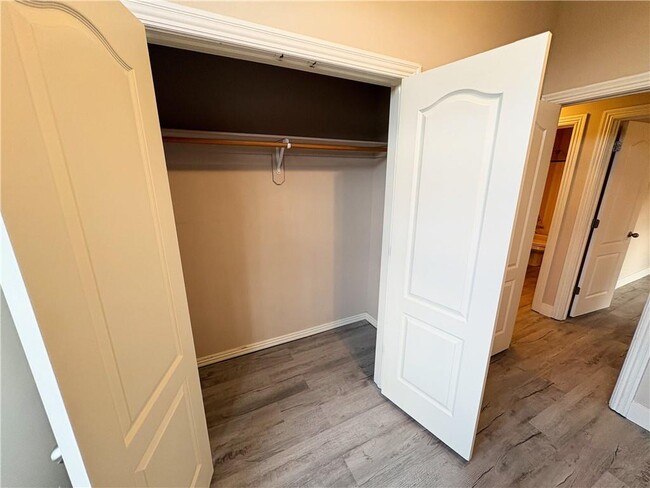 Building Photo - 1284 N Cannondale Dr