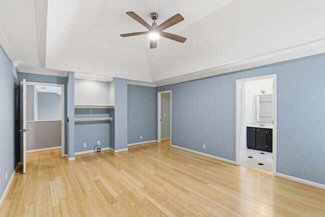 Building Photo - 913 Magnolia Ct W