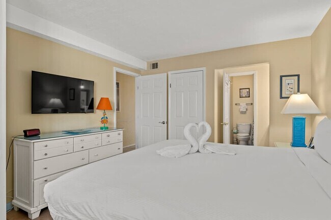 Building Photo - 8743 Thomas Dr