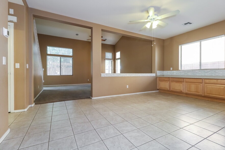 Building Photo - 3116 S 82nd Ln