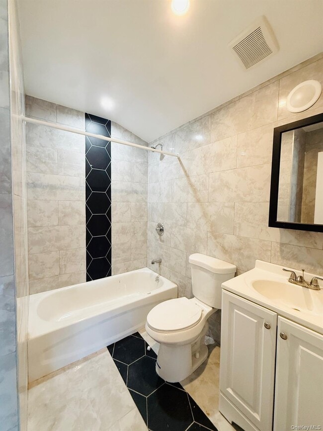 Building Photo - 139-22 Lakewood Ave