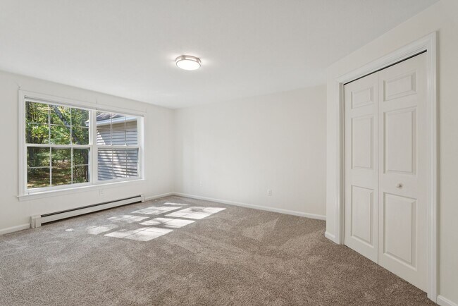 Building Photo - 7 Dunnhill Dr