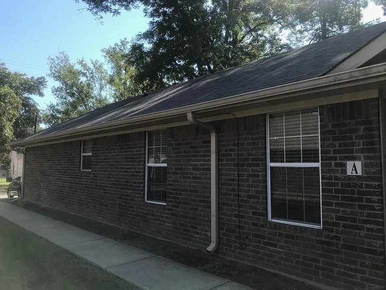 Building Photo - 604 N Trinity St