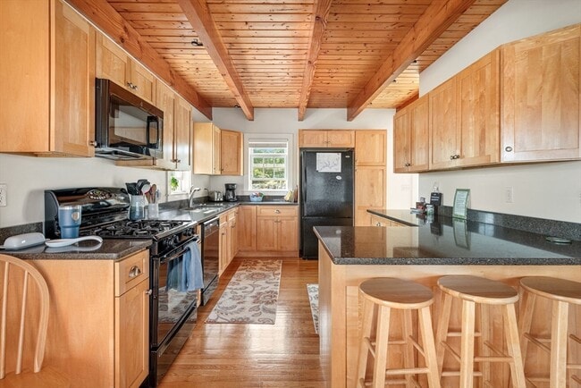 Building Photo - 594 River Rd