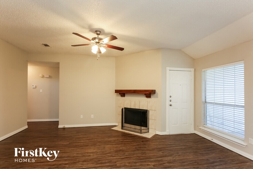 Building Photo - 805 Shadybrook Ln