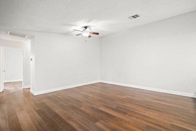 Building Photo - Newly remodeled 2 bedroom, 2 bathroom home...