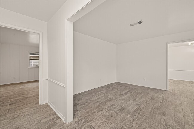 Building Photo - 5615 Beechnut St