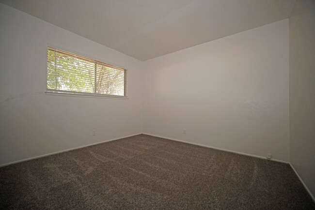 Building Photo - Gorgeous 2-bedroom 1-bathroom in Rocklin!