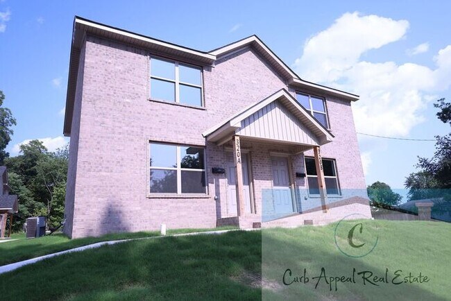 Building Photo - First month move in special $800!! Beautiful 2 bed 2 bath duplex, includes washer and dryer
