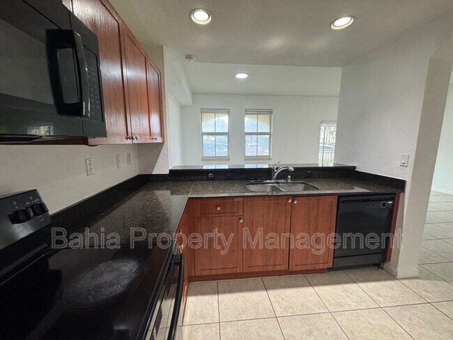Building Photo - 10885 NW 89th Terrace