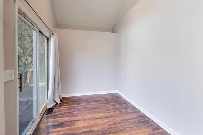 Building Photo - 440 W Main St