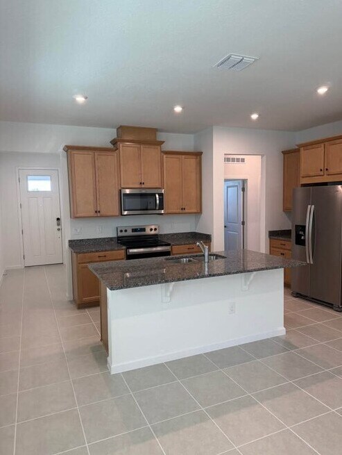 Building Photo - 536 Green Tracker Ave